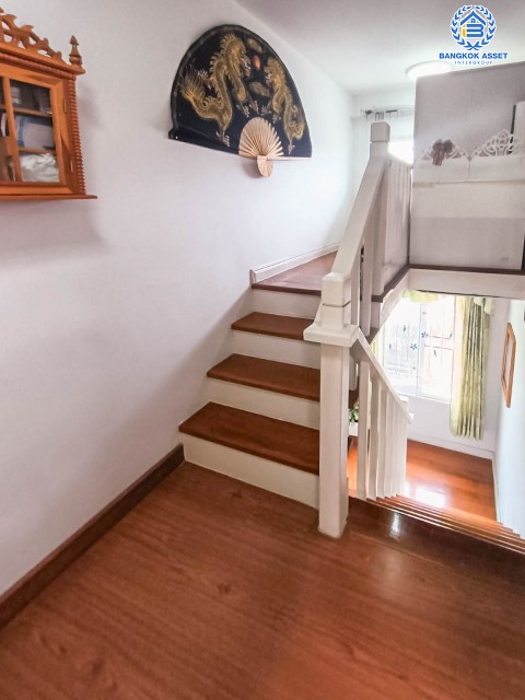 บ้านเดี่ยวมือสองย่านนนทบุรี ม.คุณาภัทร5 บ้านกล้วย-ไทรน้อย หลังมุม! เนื้อที่กว้างขวางเกือบ 60 ตร.ว. ฟังก์ชัน 4 ห้องนอน 3 ห้องน้ำ 2 ที่จอดรถ บนทำเลแห่งการเดินทาง ใกล้เซ็นทรัลเวสต์เกต และรถไฟฟ้าสายสีม่วง "สถานีคลองบางไผ่" จองเลย!